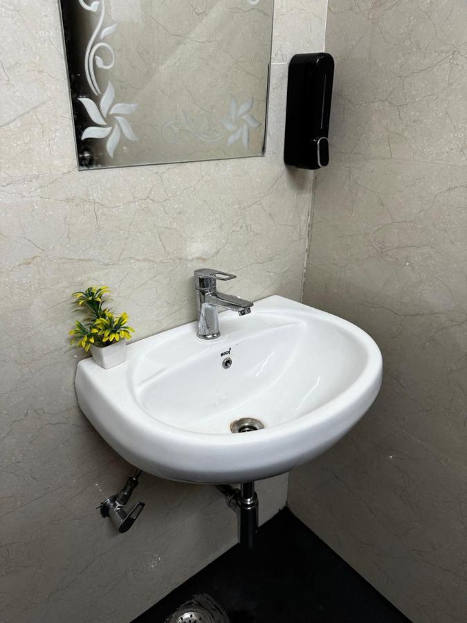 Raghuvar Inn Ayodhya Buitenkant foto