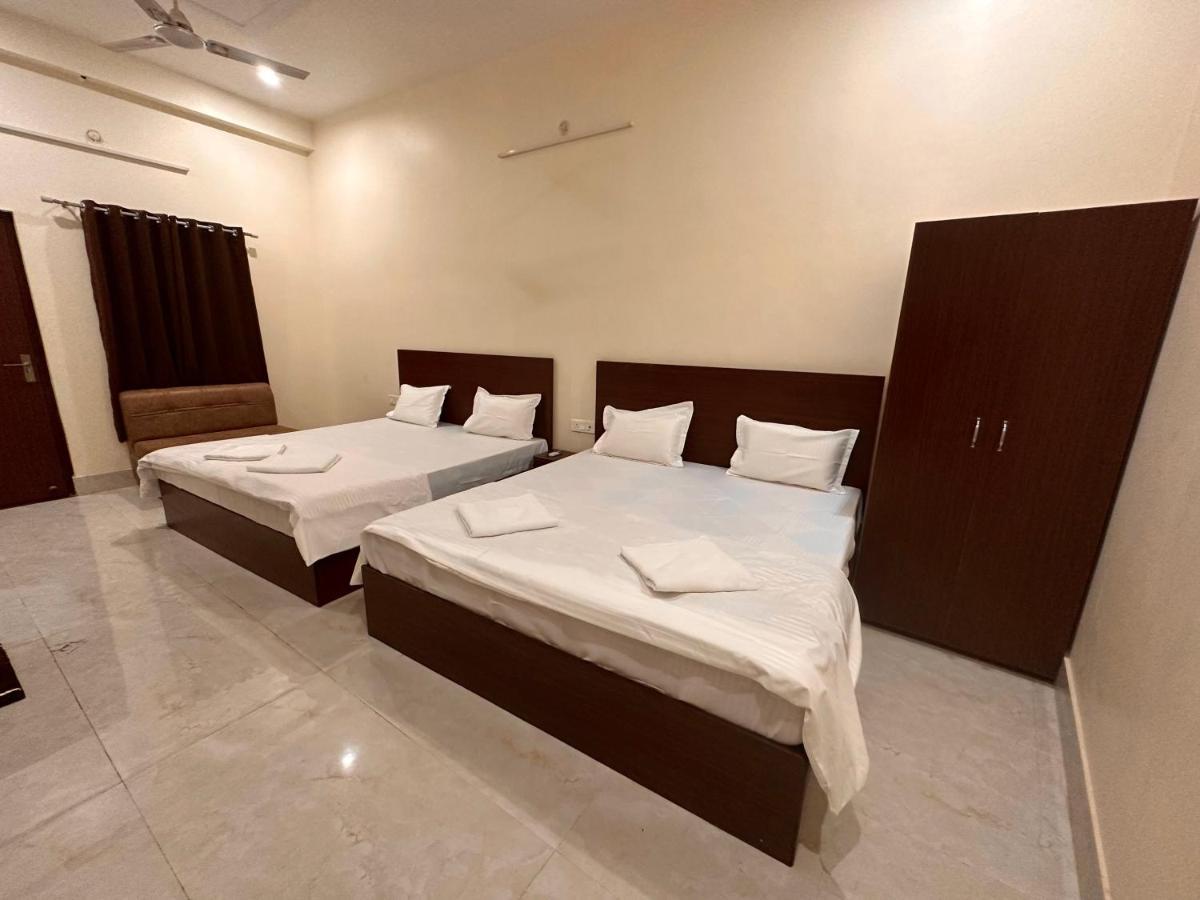 Raghuvar Inn Ayodhya Buitenkant foto